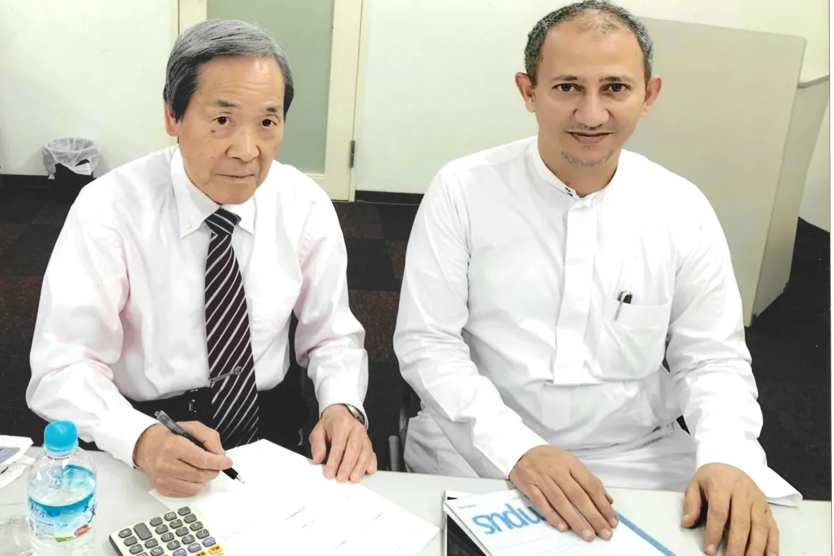 Adel Al-Hasani and Mr Yamanaka, manager of the Japanese supplier mill, signing the Original Sukruta agreement