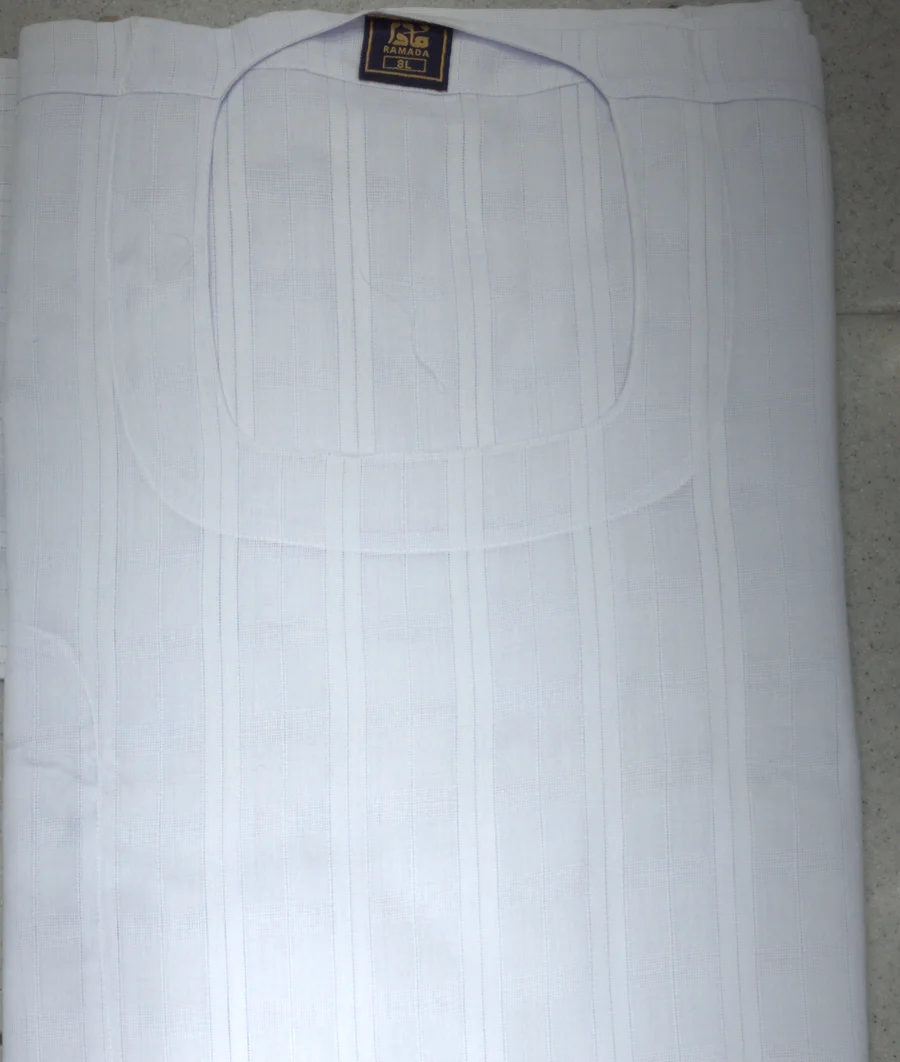 Folded white regular Sudanese ararig with a round collar