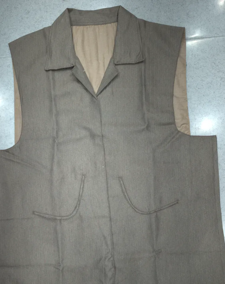 A brownish-grey Sudanese sidiri with a collar and front pockets